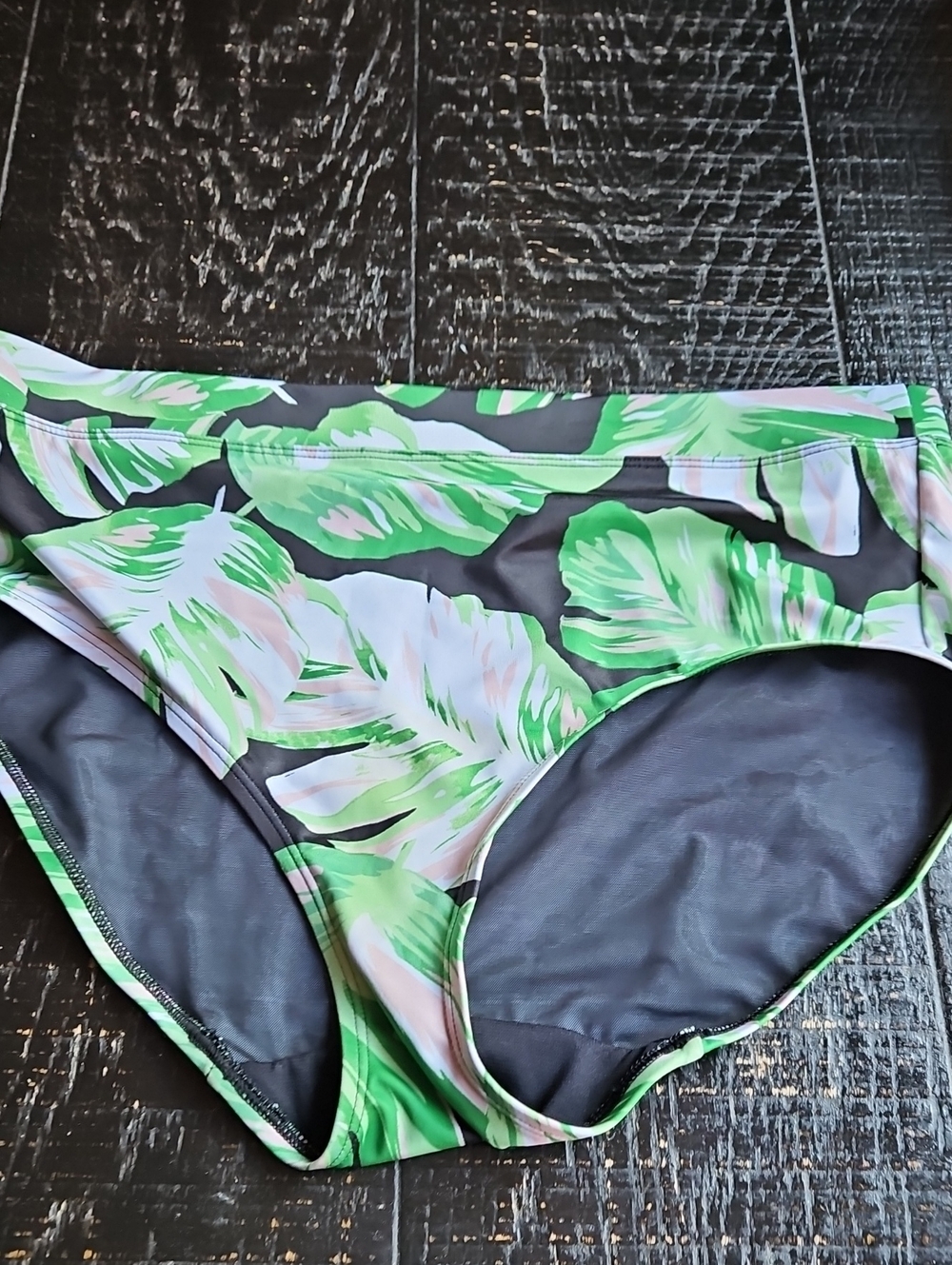 Leaf-Print Mid-Rise Bikini Bottoms in Green